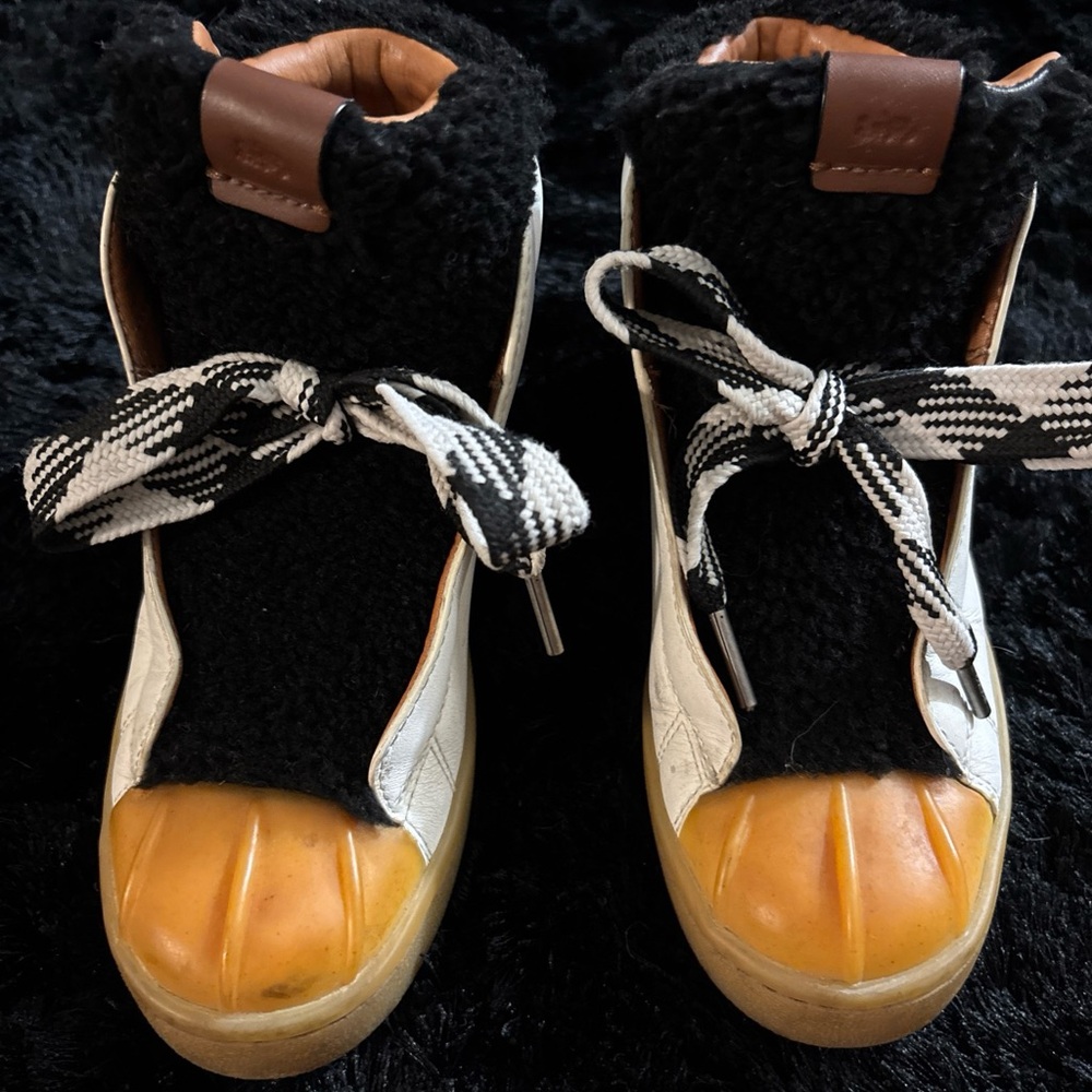 Coach shoes White Leather black Shearling bootie  Women's SZ 5.5 fits like sz 6